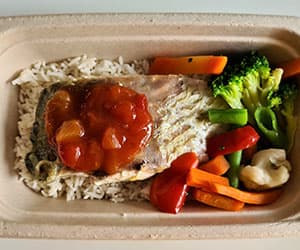 Individual Hot Lunch Baramundi-Rice-Salsa-Salad