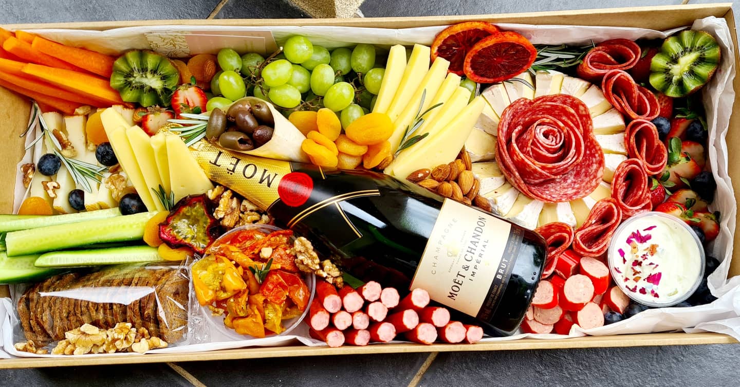 Celebration Grazing Box - MEDIUM