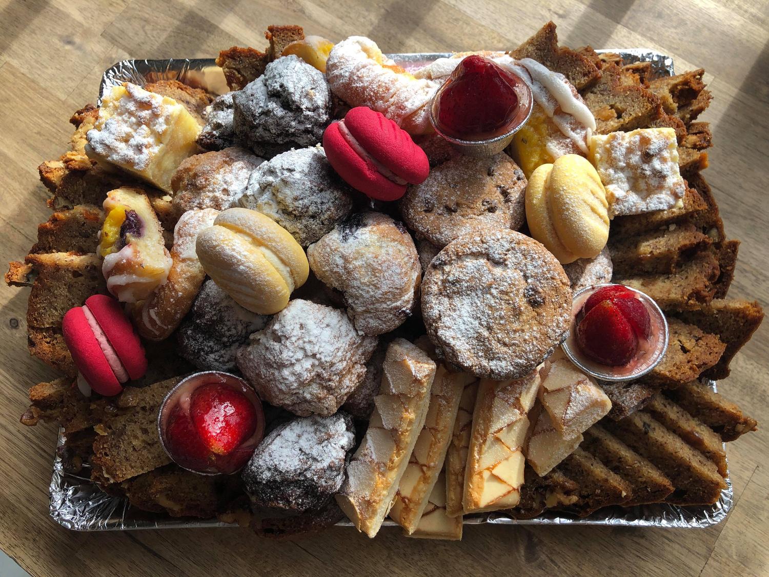 Continental Cream Cakes (20 Pieces)