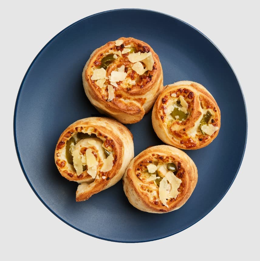 Cheesy Jalapeno Scrolls (4 Pieces)