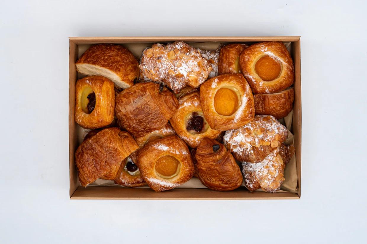 Fresh Pastries Box (20 Pieces)