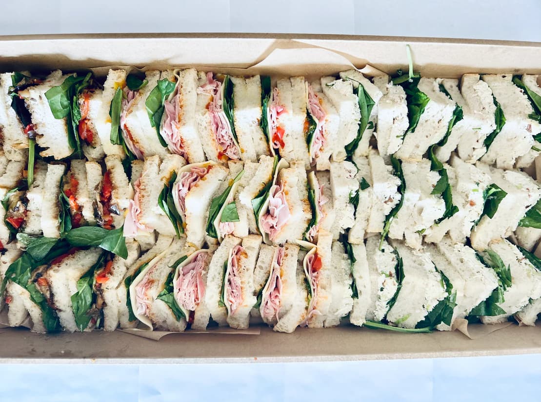 Point Sandwiches Box (12 Pieces)