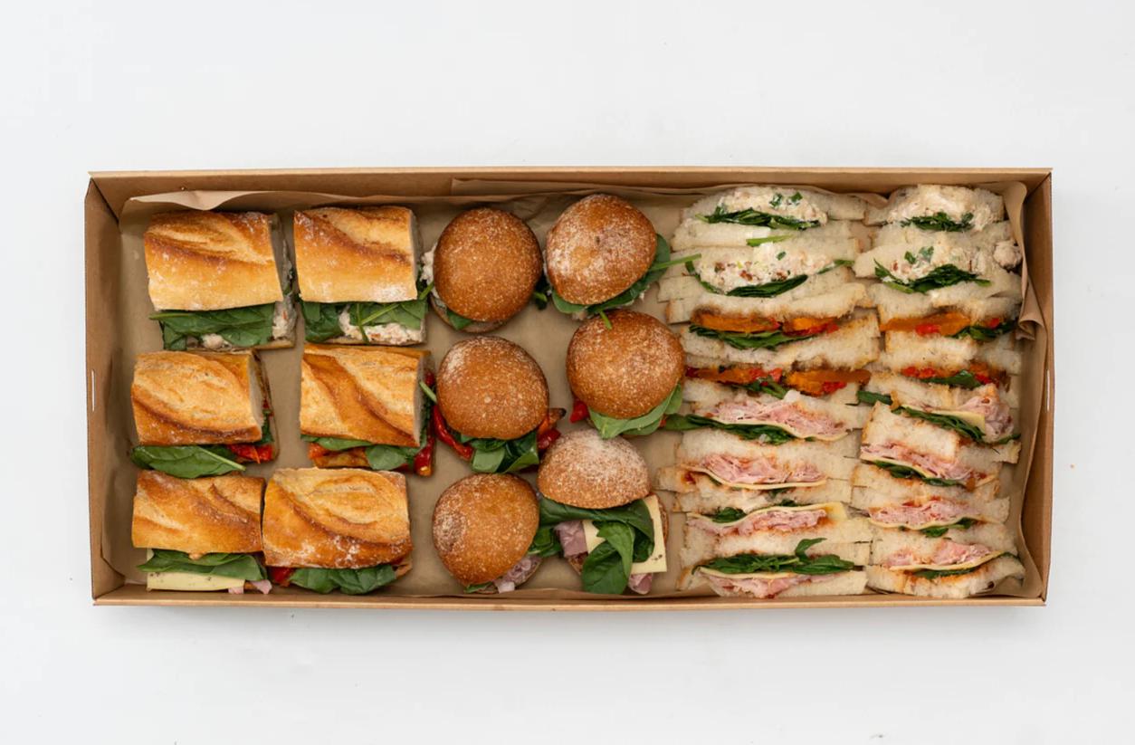 Sandwich & Rolls Box (16 Pieces)