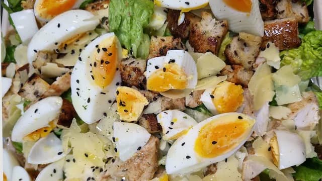Classic Chicken Caesar Salad (Medium Bowl)
