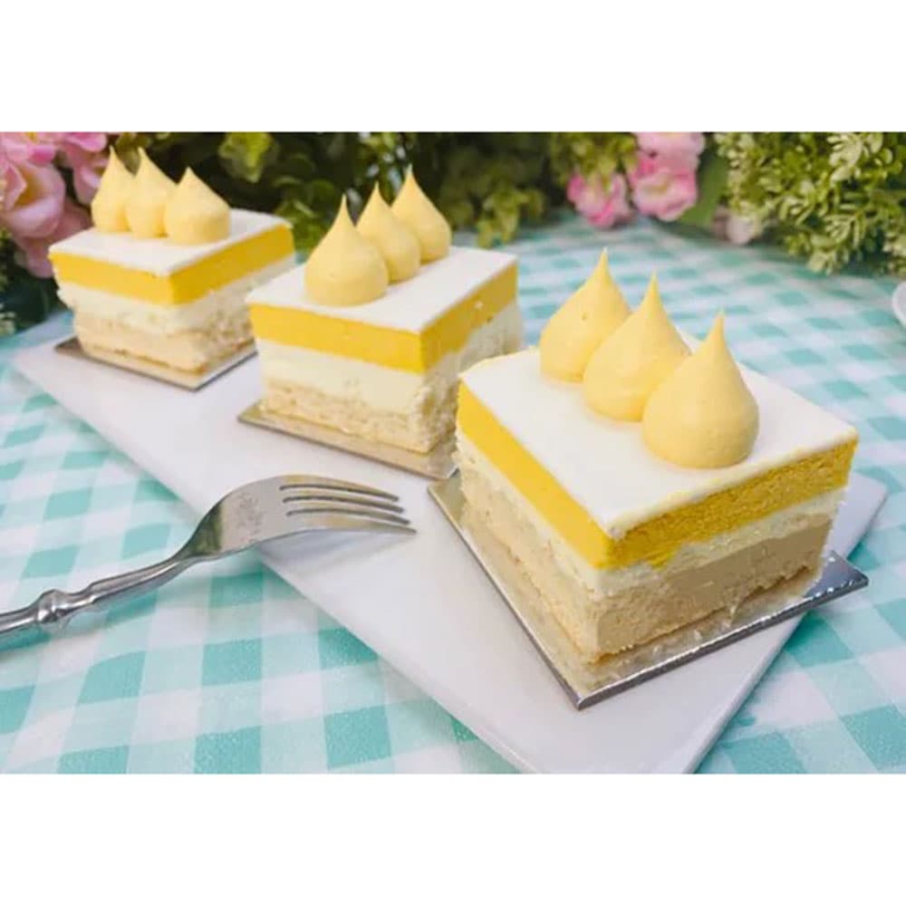 Box of White Choco Mango Mousse Cake (3 Inch)
