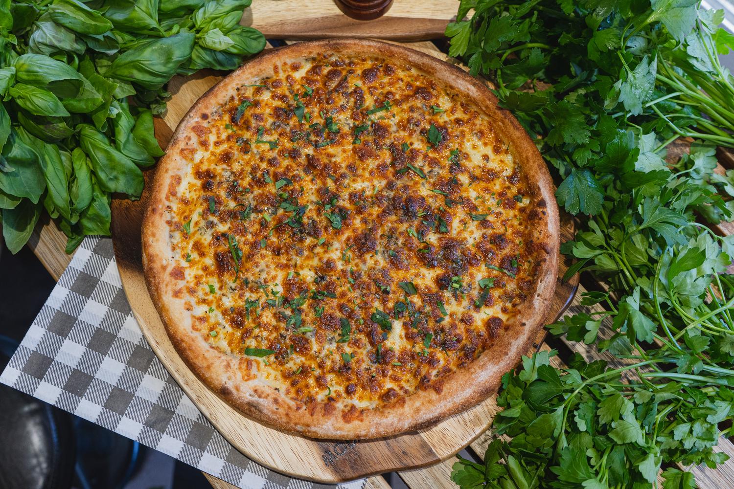 Garlic, Herbs & Mozzarella Pizza