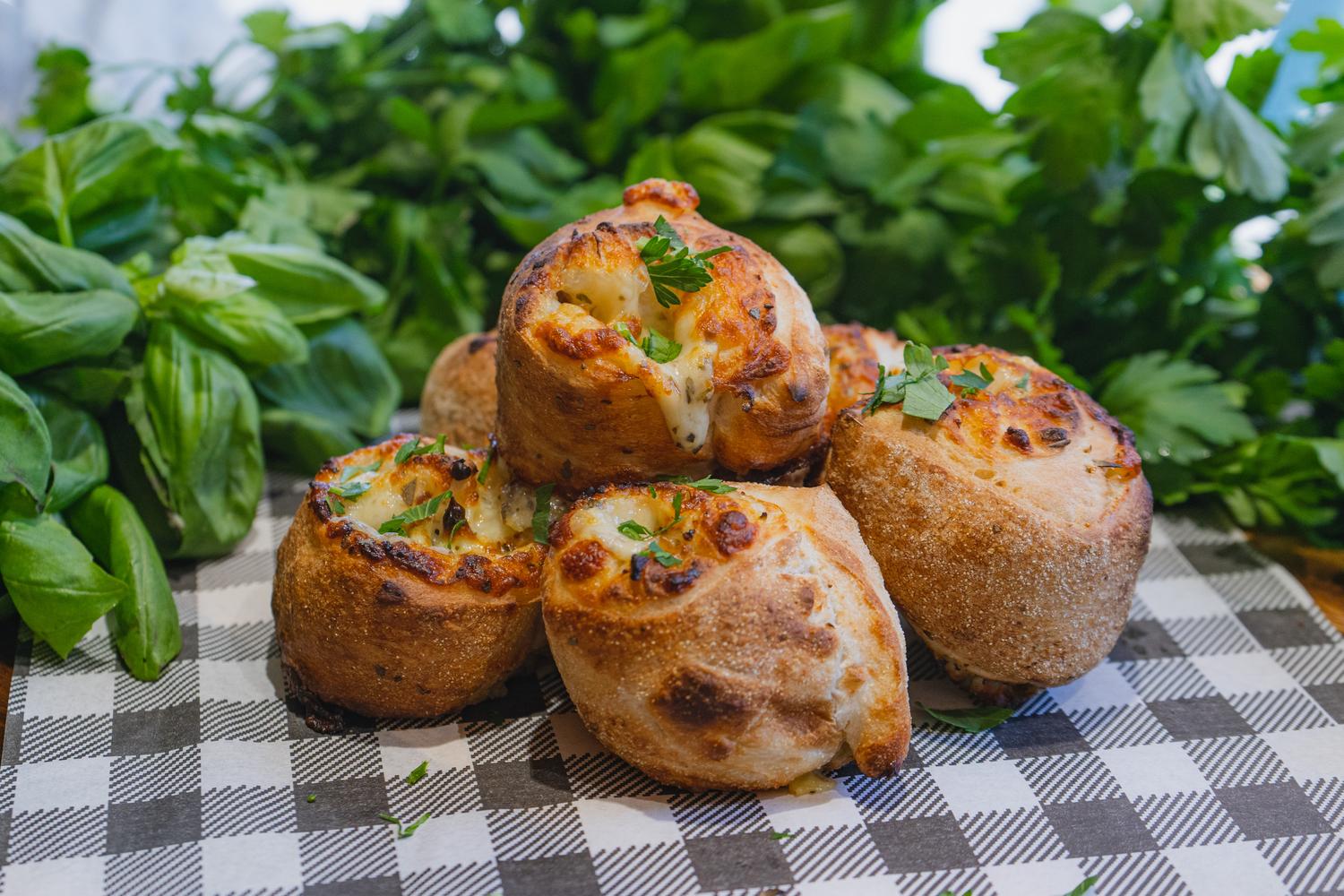 Mozza Scrolls