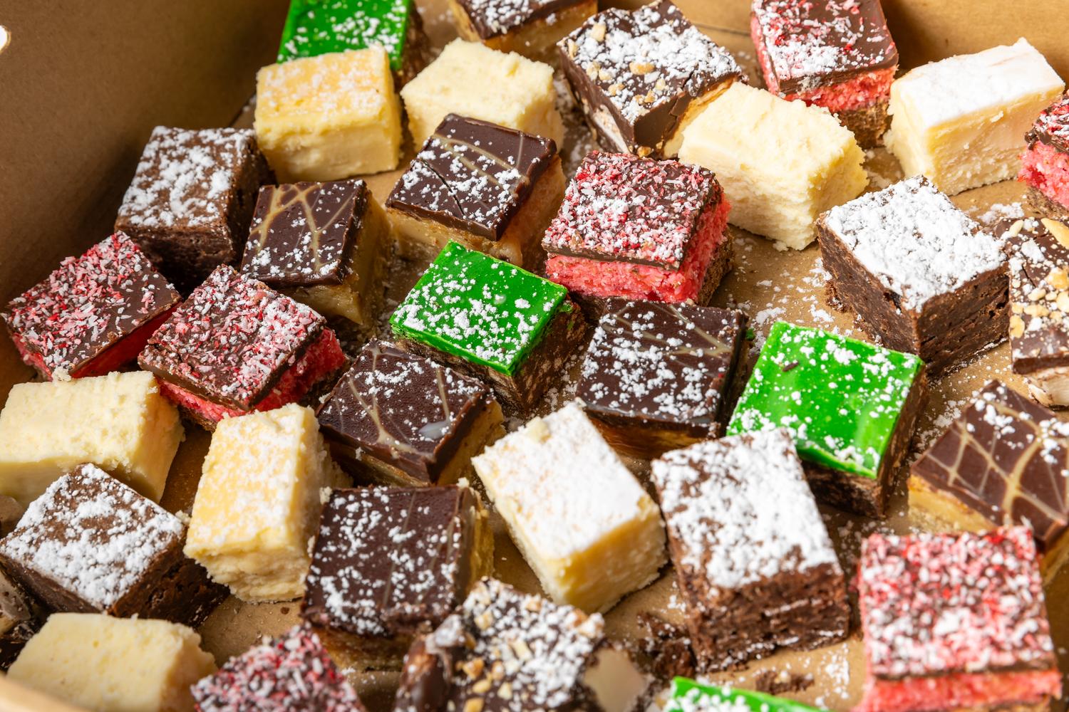 Assorted Sweets Platter (4 Pieces)