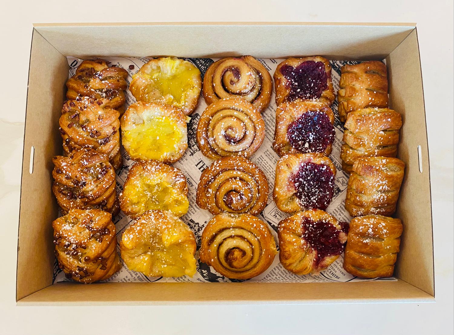 Assorted Mini Danishes (Box of 20 Pieces)