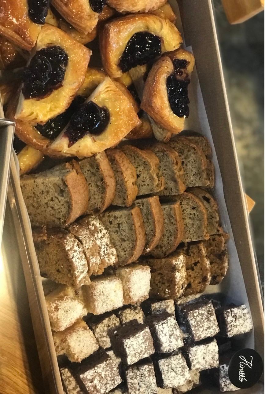 Mixed Selection Sweets Medium Platter (11pcs)