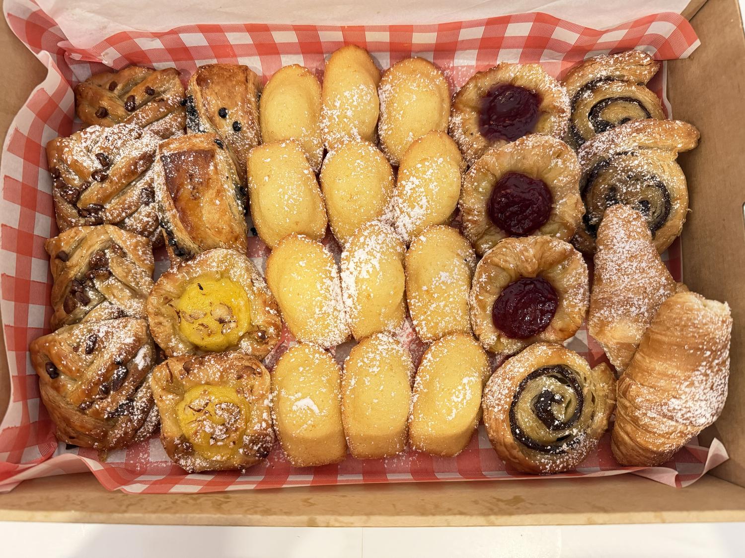 Mini Pastry & Madeleine Platter (28pcs)