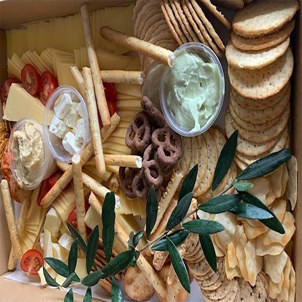 Cheese, Biscuits & Dip Regular Box