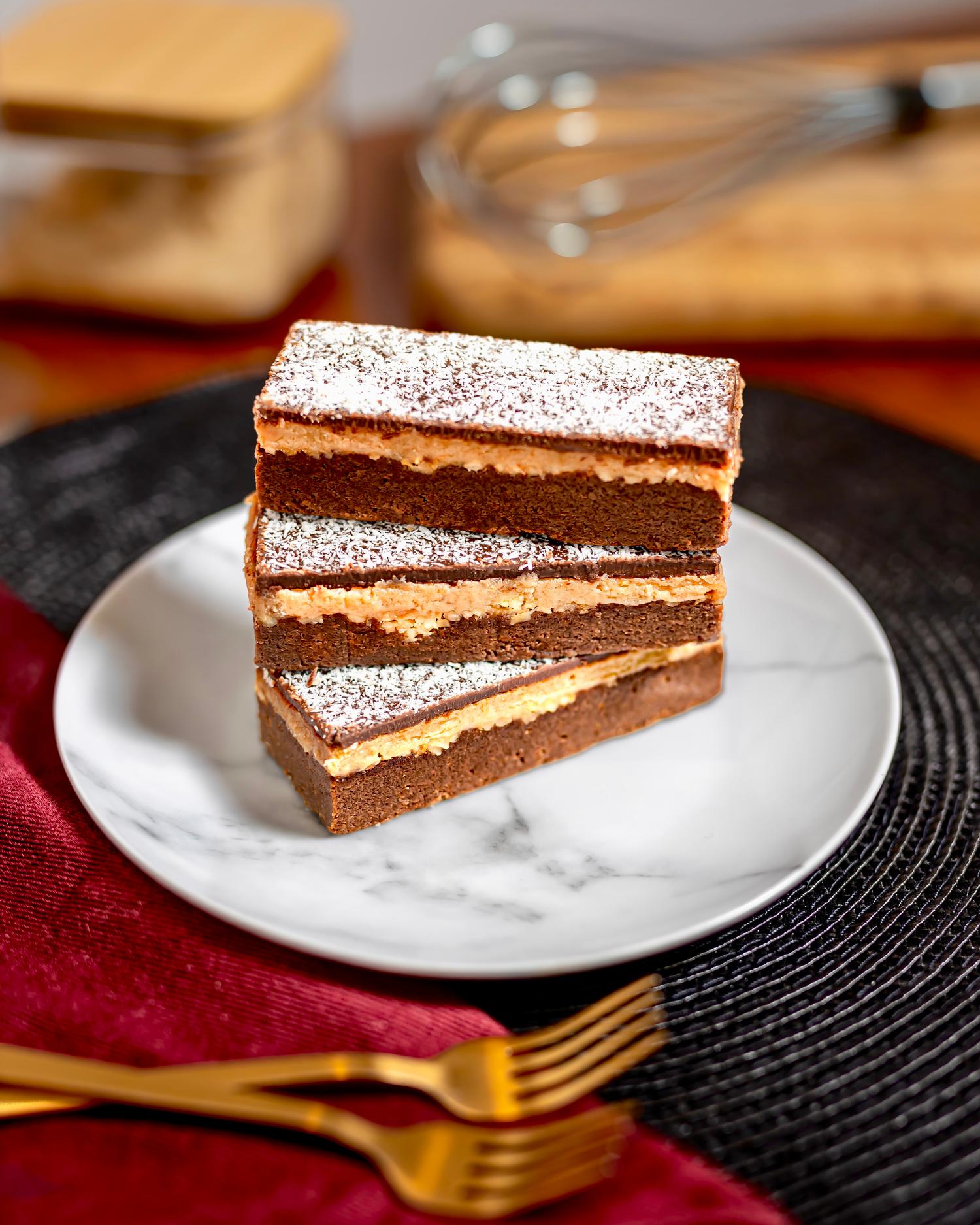 Chocolate Ferrero Slices Box (16 Slices)