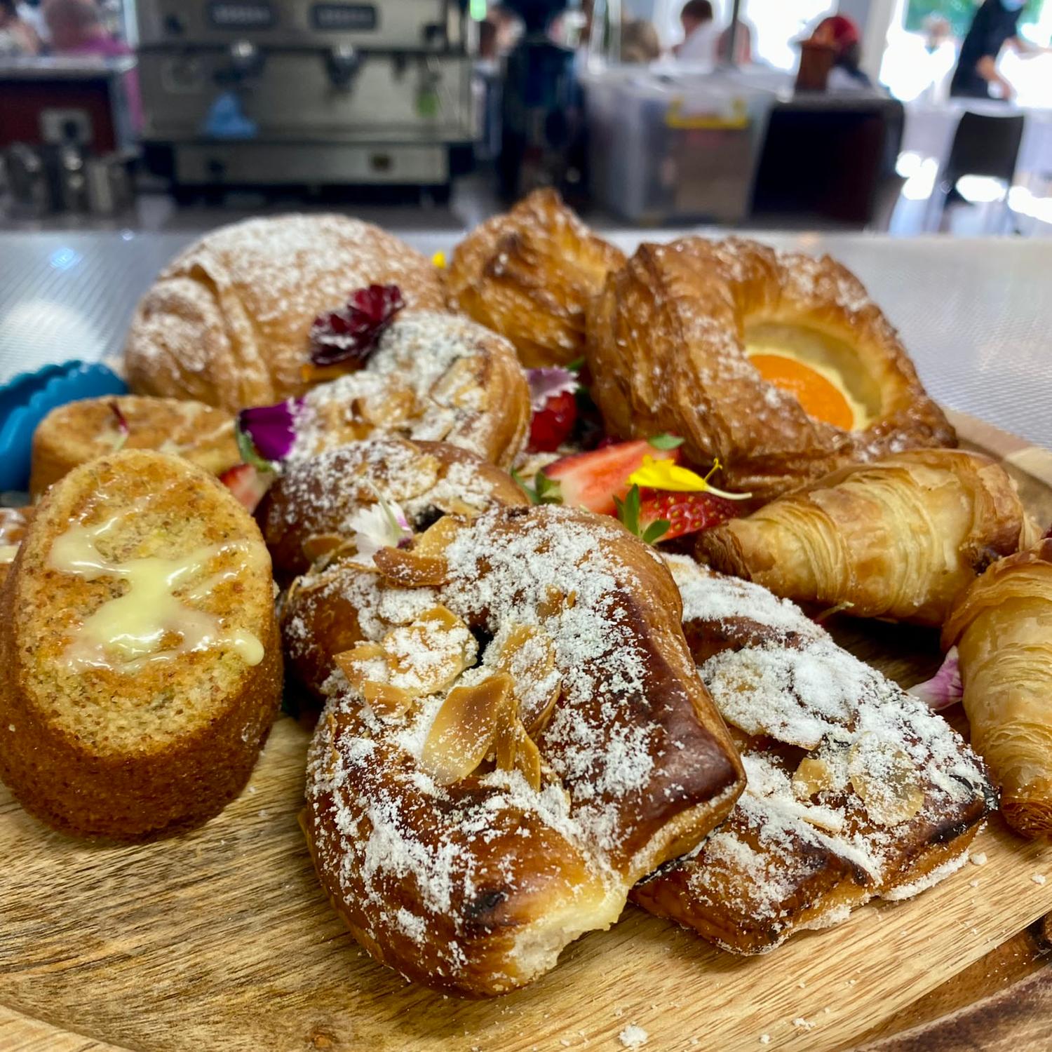 Assorted Pastry (Platter of 25)