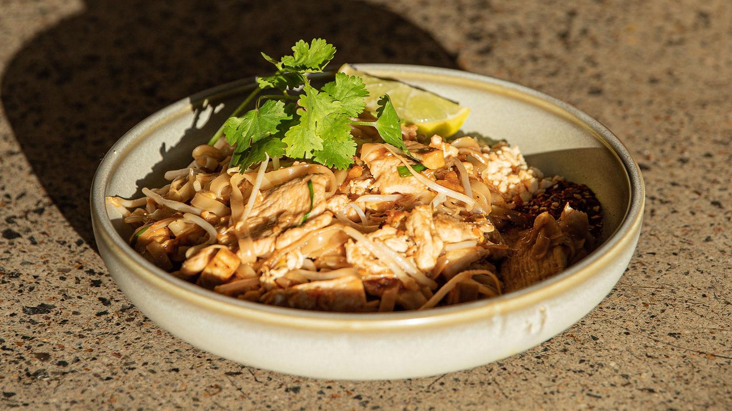 Pad Thai Noodles (16oz)