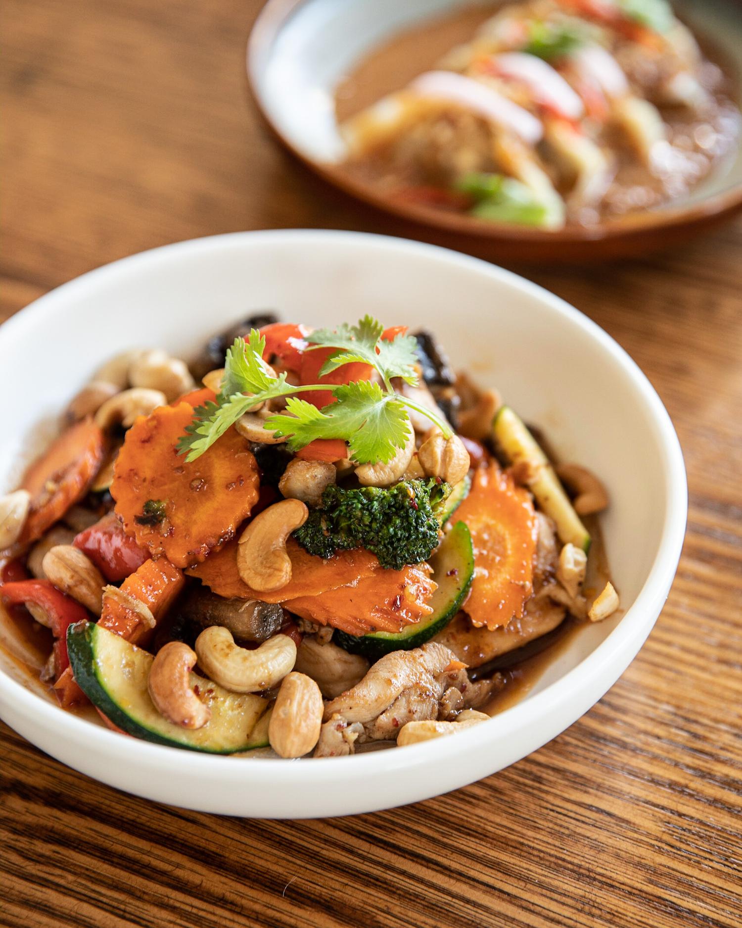 Cashew Nut Stir Fry with Rice (16oz)