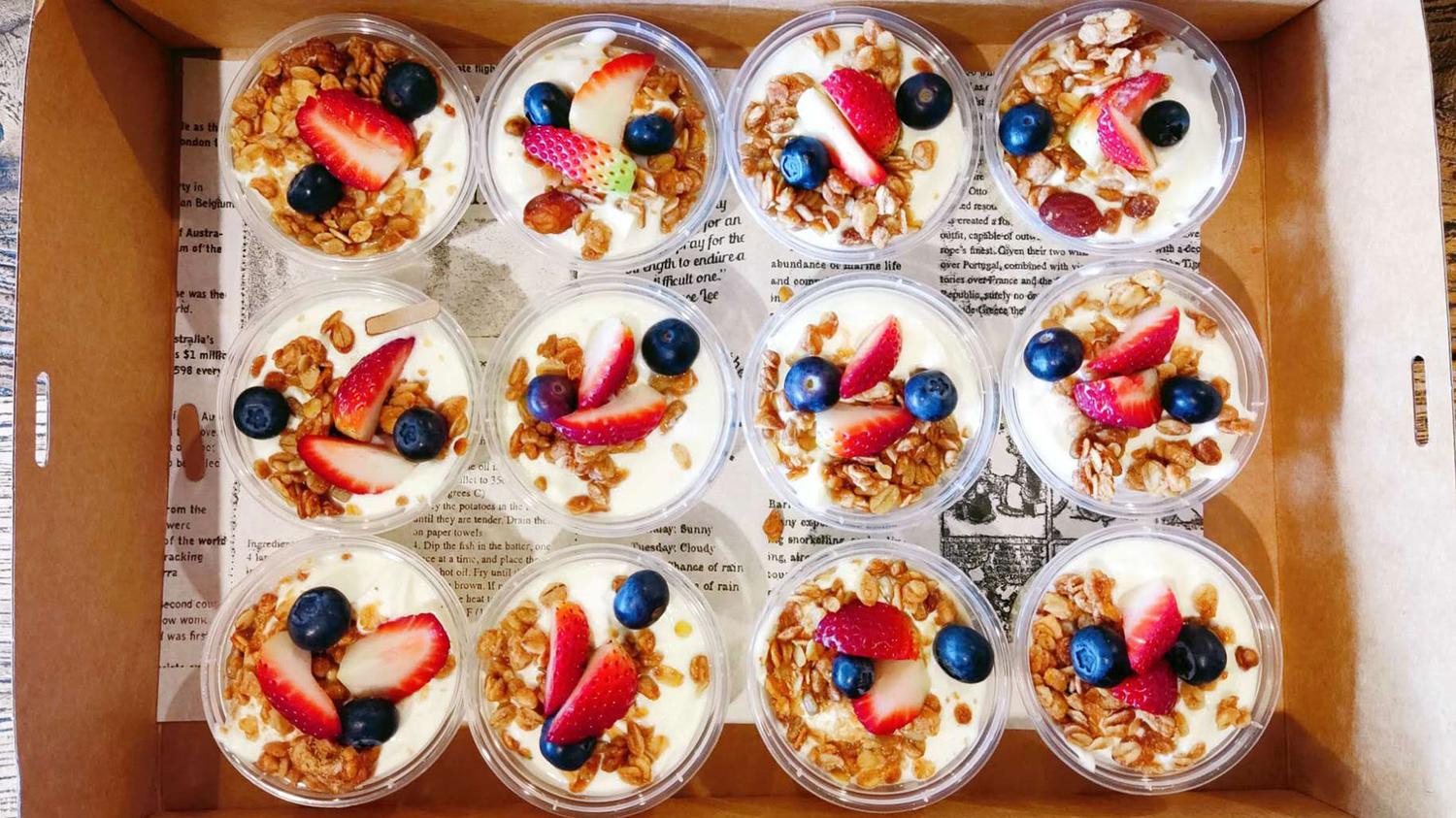 Mini Yoghurt and Granola Cups (4oz)