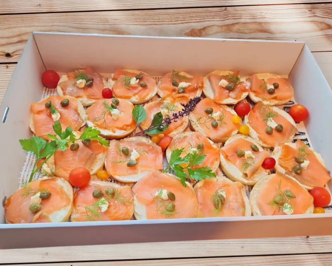Smoked Salmon Mini Moon Bagel Box (15Pcs)