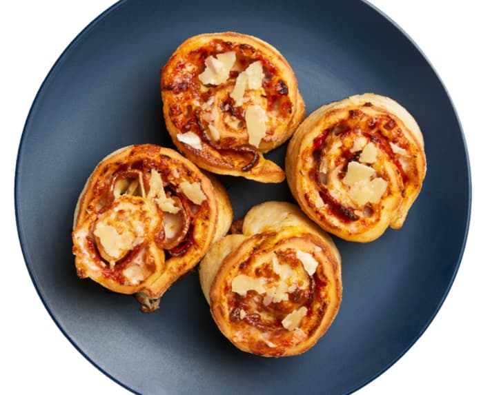 Cheesy Pepperoni Scrolls  (4 Pieces)