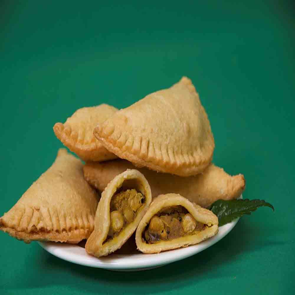 Curry Puff, Chickpea Curry Filling, Mango Chutney