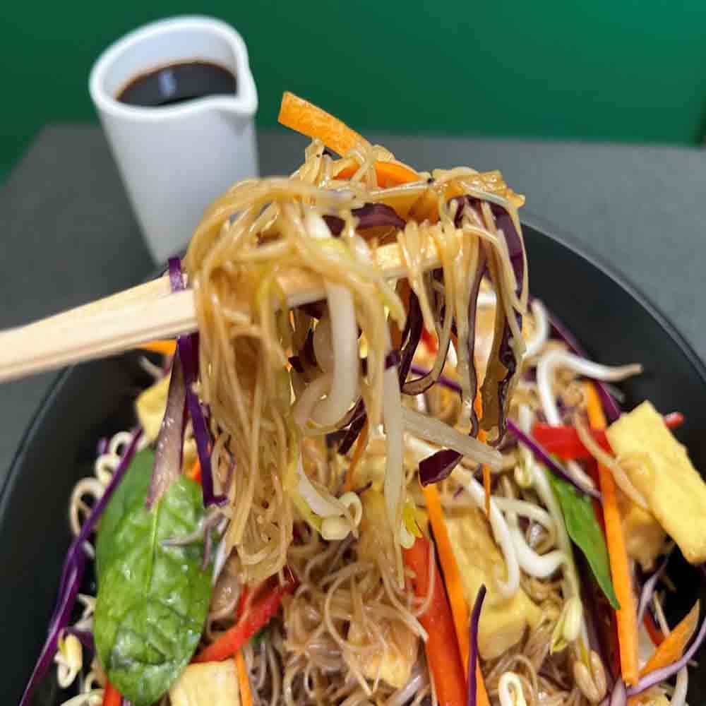 Tofu See Ew Noodle Salad Bowl (750gm)