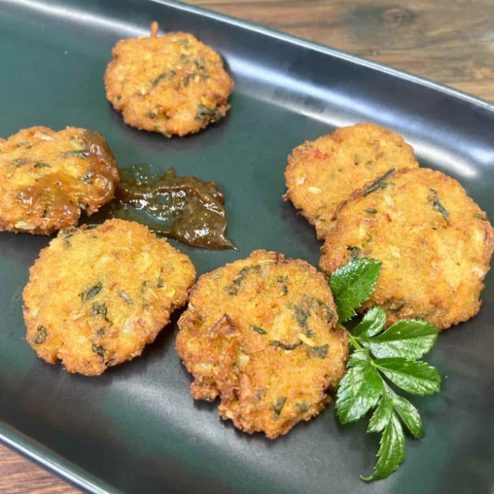 Vada with Tamarind Chutney