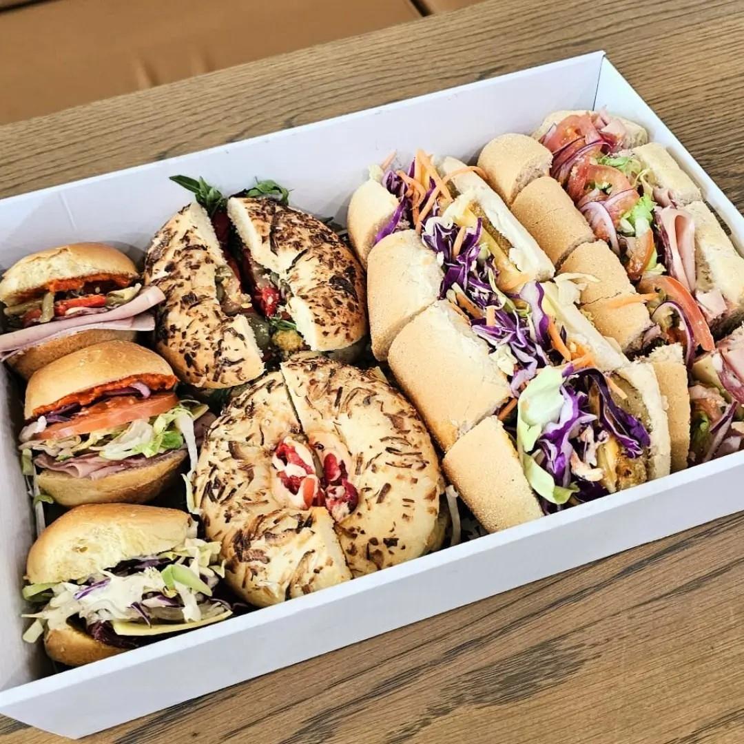 Sampler Sandwich Box (14 Pieces)