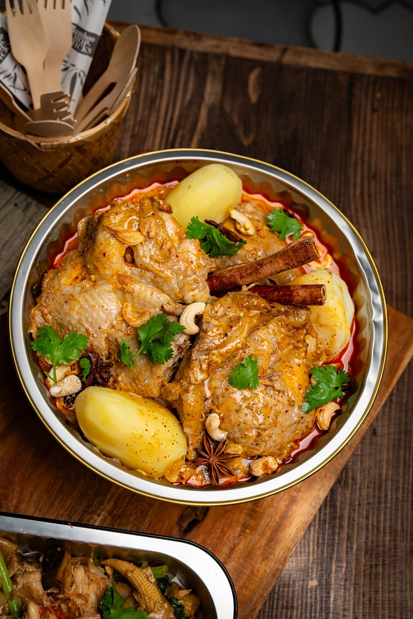 Platter Massamun Curry Chicken 
