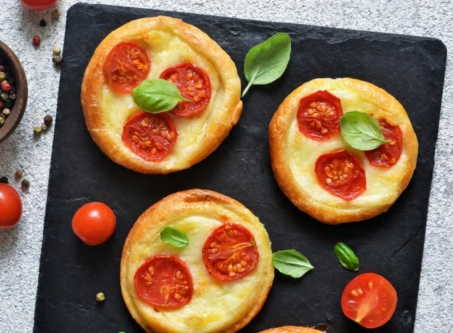 Mini Quiche Tomato, Basil, Parmesan (20 Pieces)