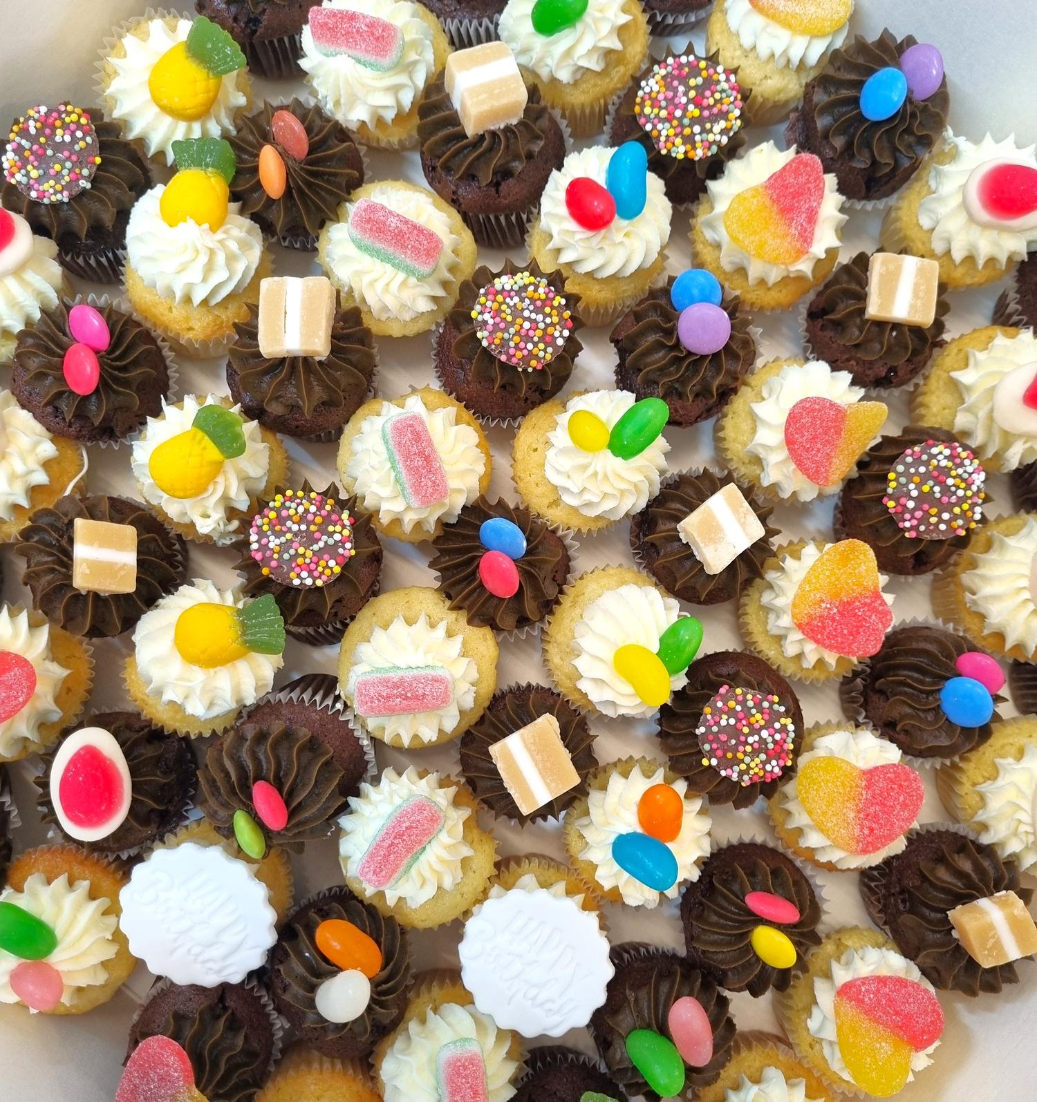 REGULAR: Simple Cupcakes (6 Pack)