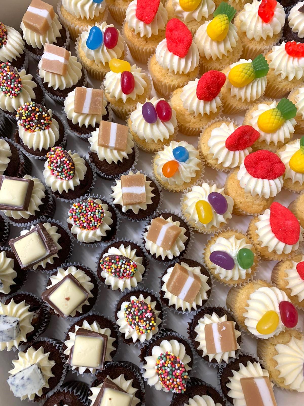 MINI: Simple Cupcakes (12 Pack)