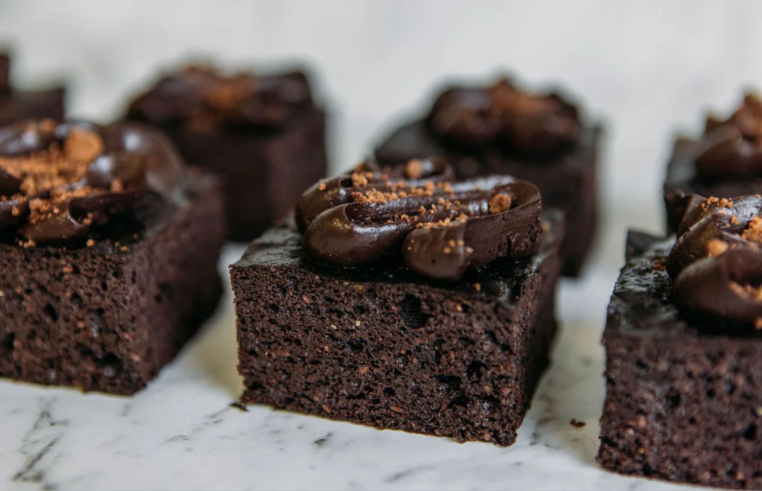 Mud Cake Box (Box of 8)