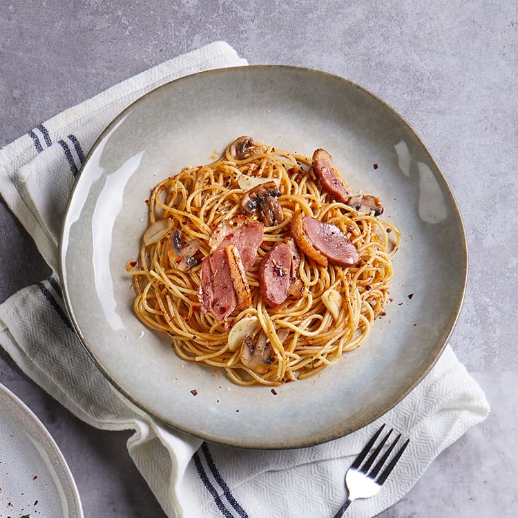 Red & White Pasta with Choice of Meat