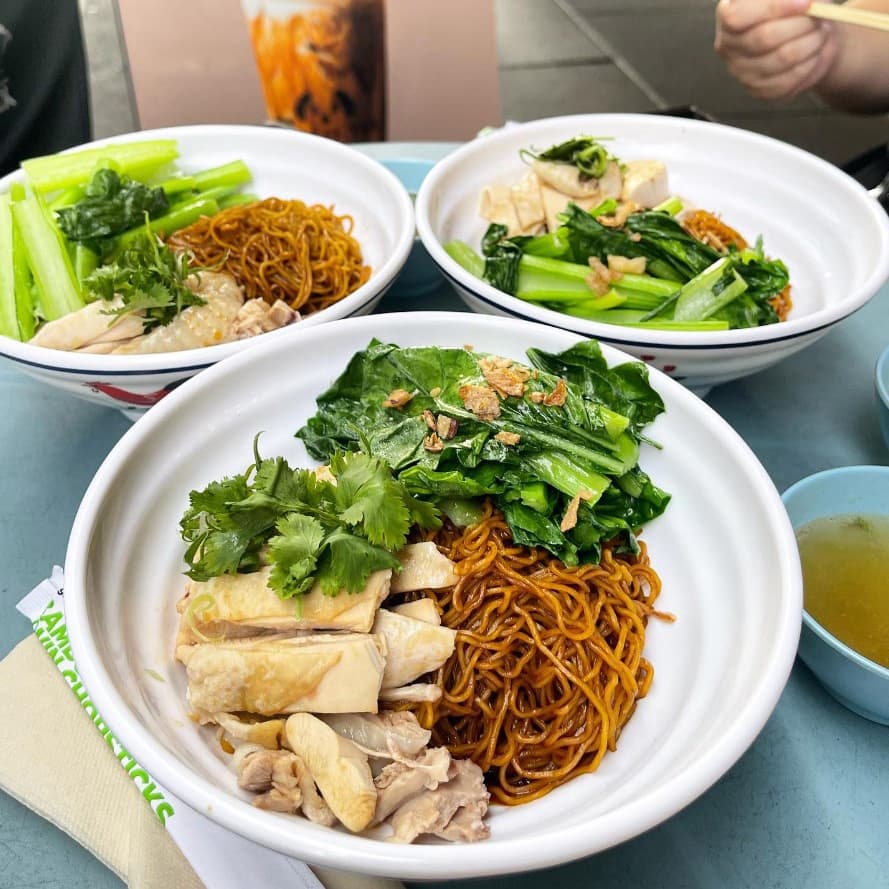 Traditional Chicken with Dry Noodles