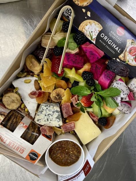 Cheese & Fruit Platter (Medium)