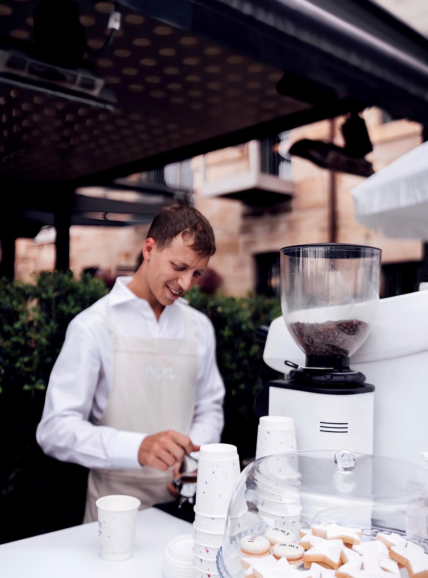 S5006Barista - Mond to Frid | 12:00 AM - 7:00 AM