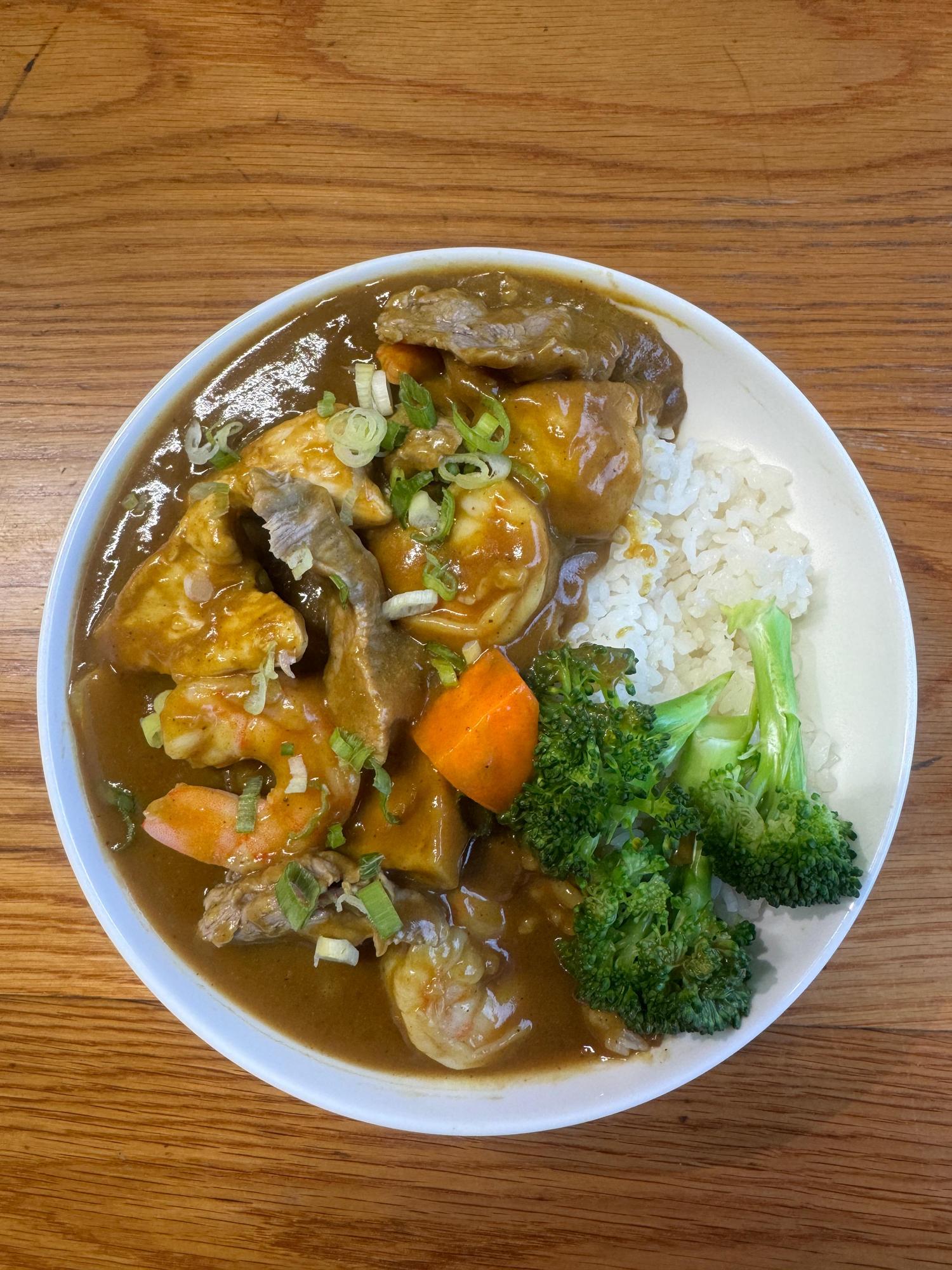 House Special Curry (chicken, beef & prawn)