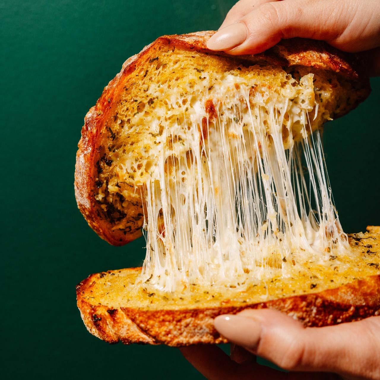 Cheesy Garlic Bread (2 Slices)