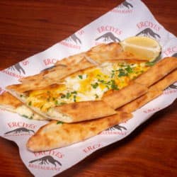 Peynirli Veggie Pide