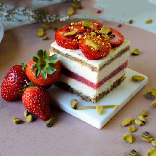 Mini Signature Strawberry & Pistachio Cake (15pk)