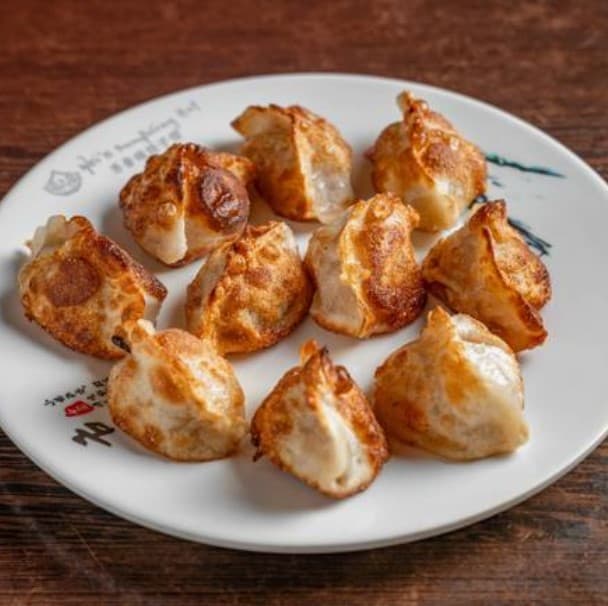 Pan Fried Dumplings (10 Pcs)