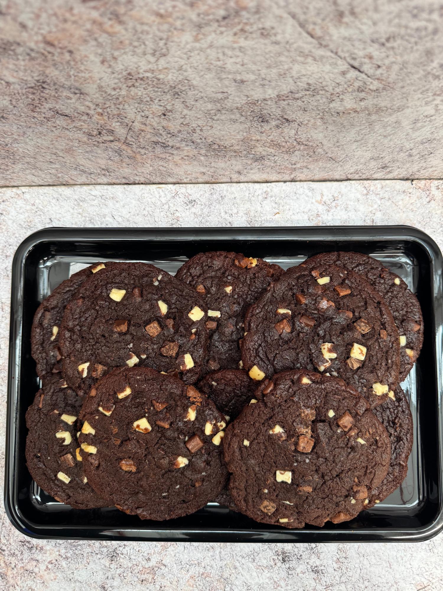 Triple Chocolate Cookie (Serves 10) 