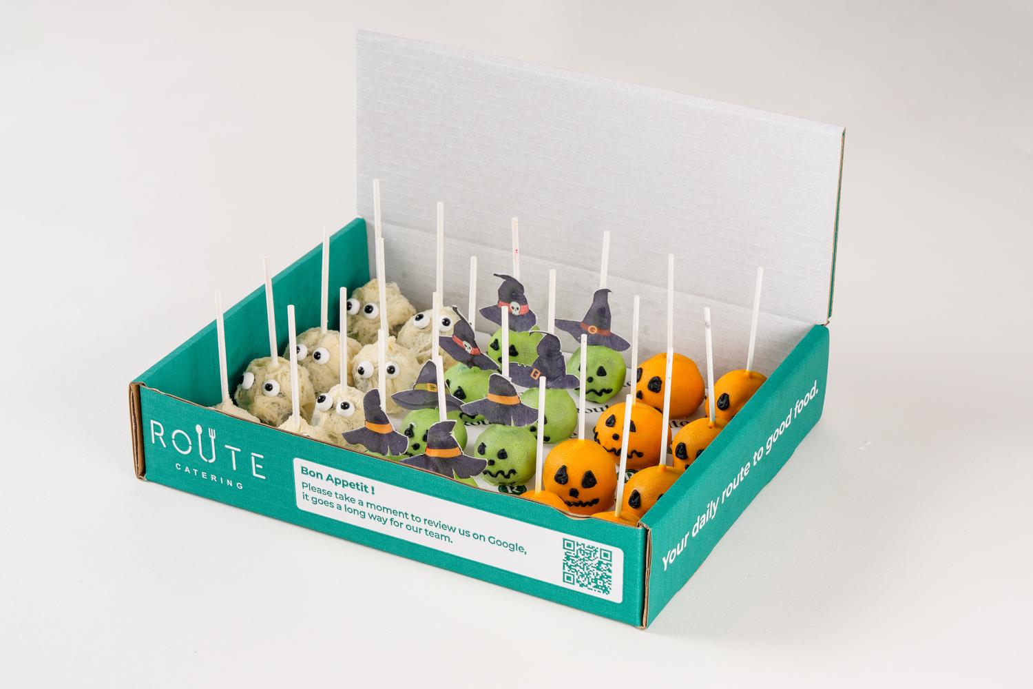 Halloween Cake Pops (Serves 20)