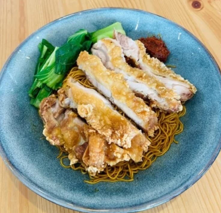 Fried Chicken Chop Mee Kia Noodles