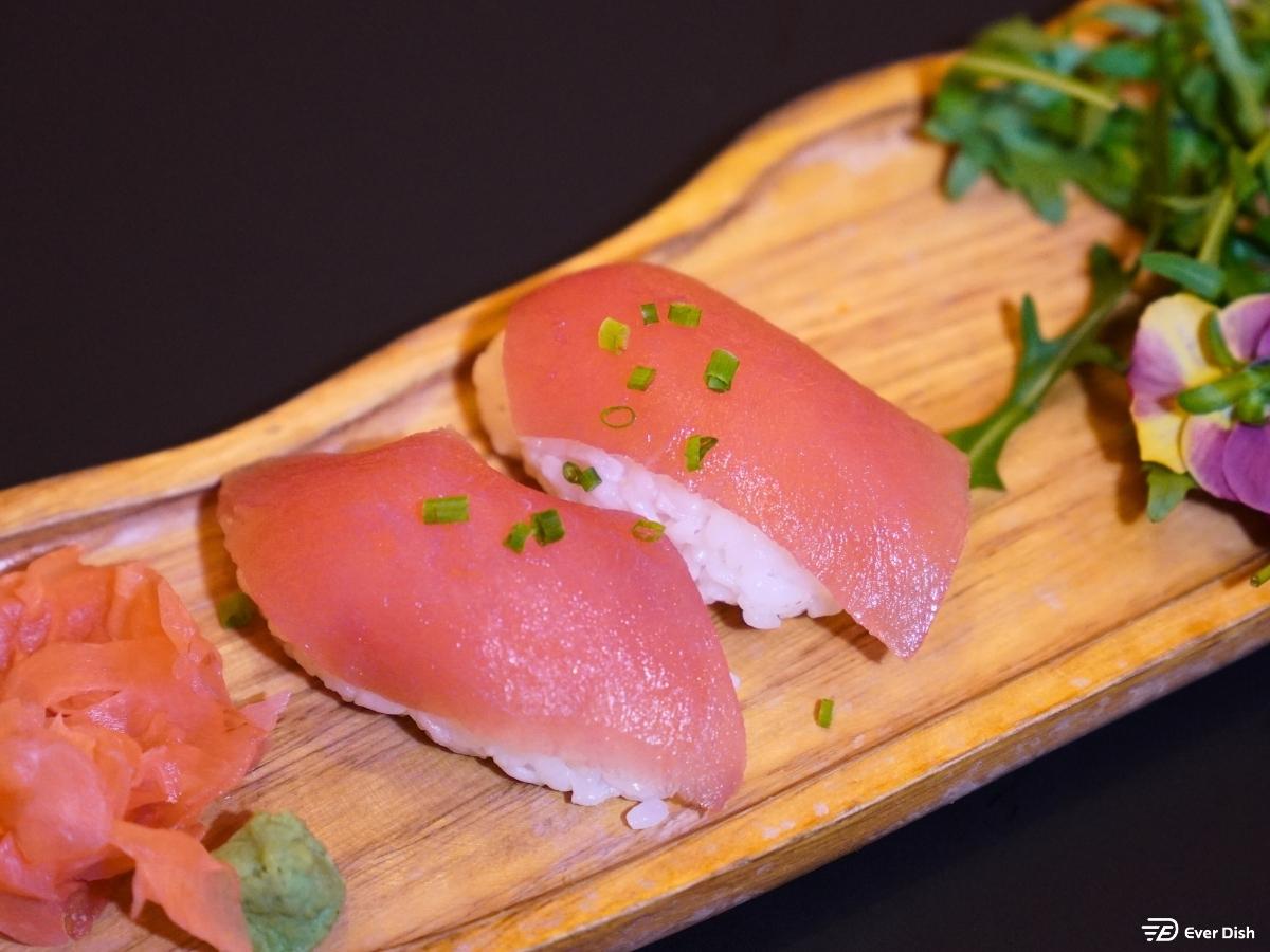 Tuna Nigiri (2 Pcs)