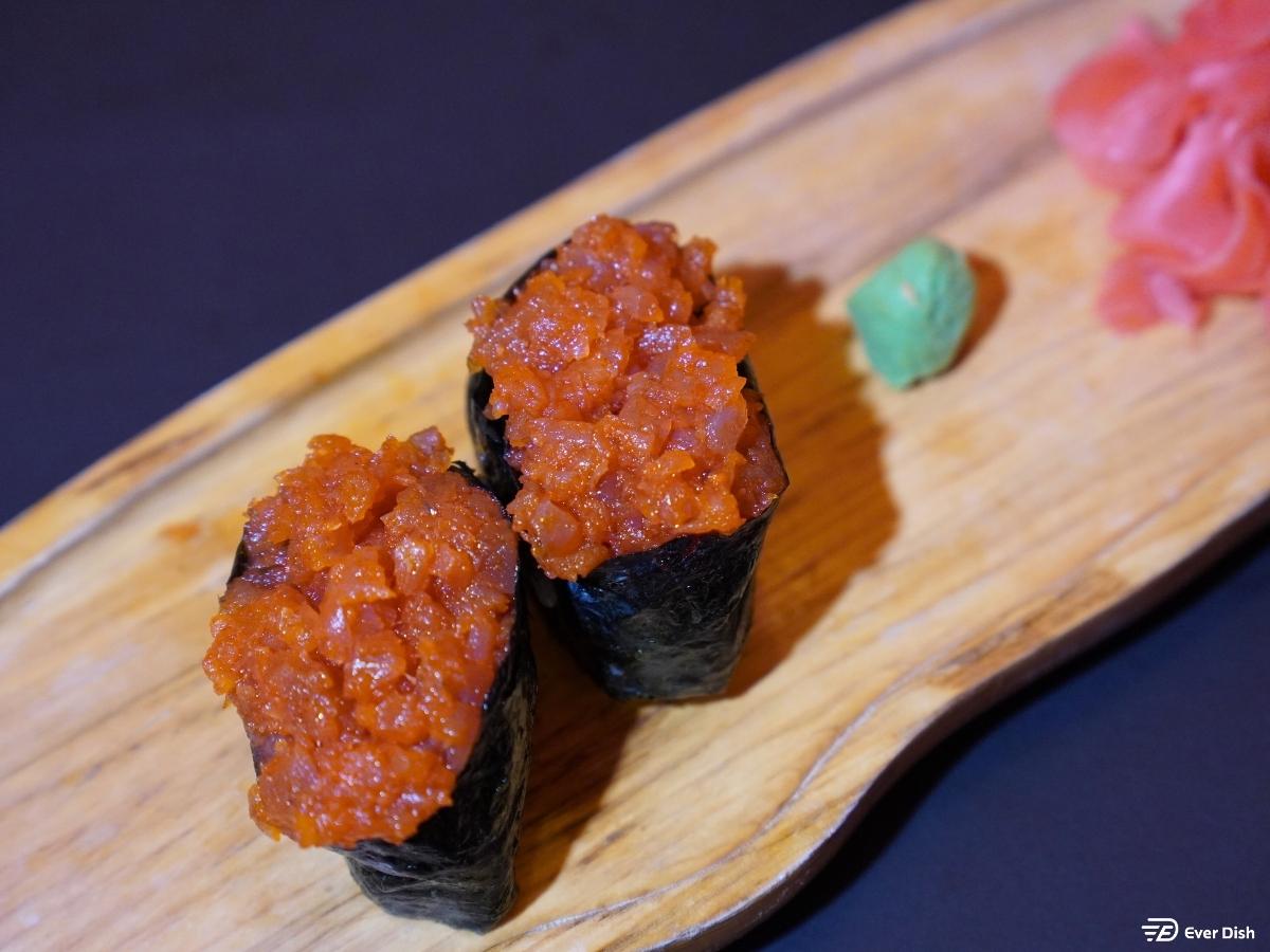 Spicy Tuna Nigiri (2 Pcs)