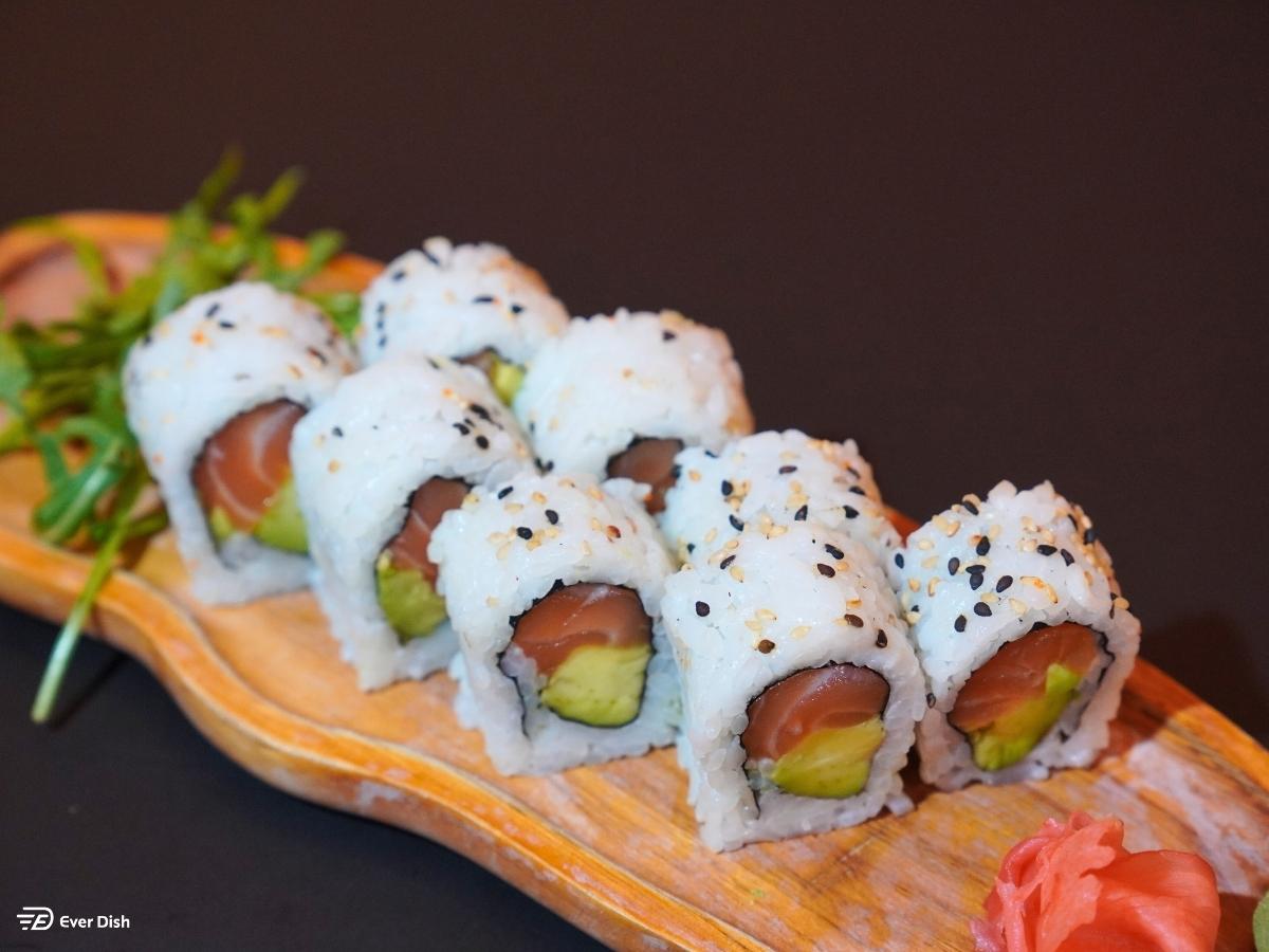 Fresh Salmon, Avocado norimaki (8 Pcs)
