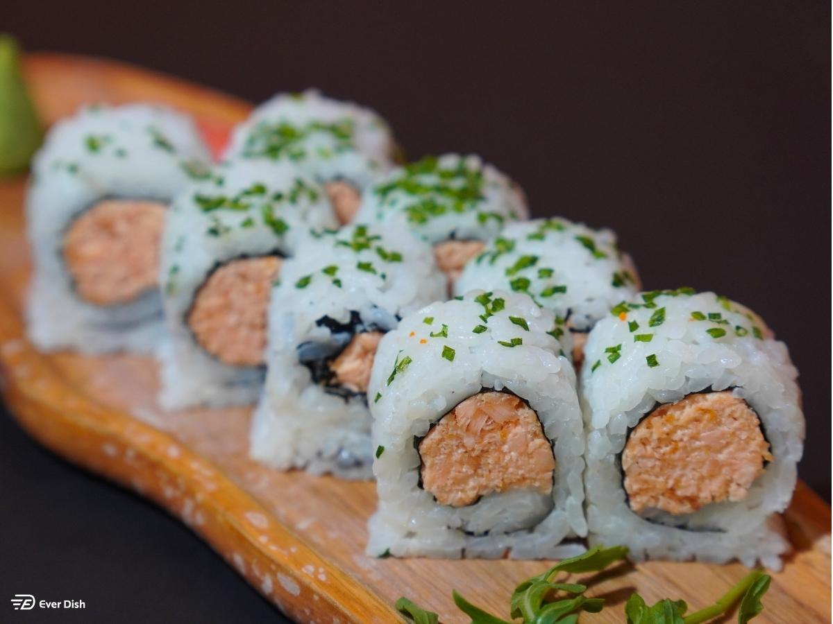 Cooked Salmon & Mayo, Chives Norimaki (8 Pcs)