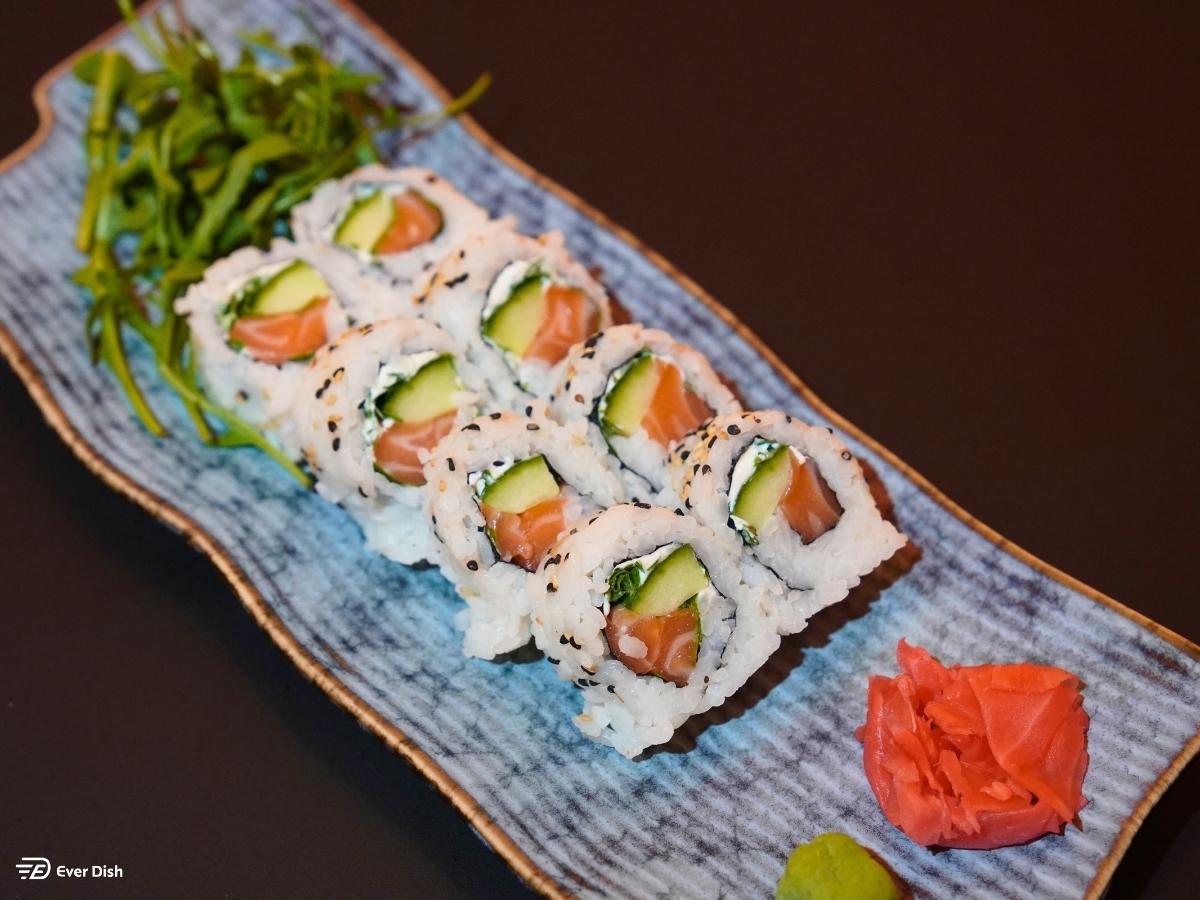 Fresh Salmon, Soft Cheese, Cucumber Rocket (8 Pcs)