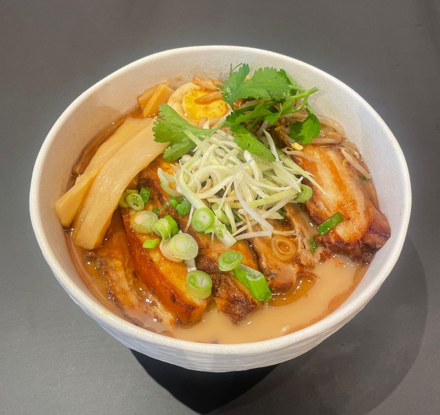 Tonkotsu Ramen (black garlic oil) 
